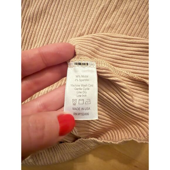 Amour Vert Pink Blush Crewneck Ribbed Top M - Picture 3 of 3